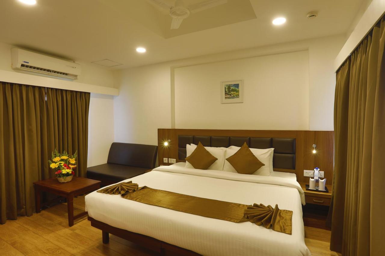 Hotel Panchavady Tiruvalla Exterior photo